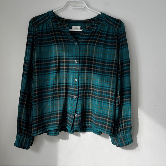 Aritzia button up size small - Picture 4 of 4
